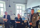 Vernissage Doris Bocka, Künstlerin Doris Bocka mit Regierungsvizepräsidenten Thomas Engel